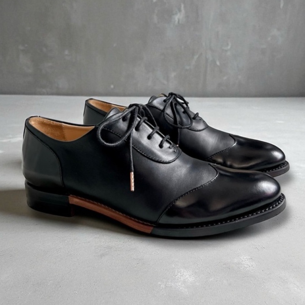 Elegant Black Leather Women's Oxfords